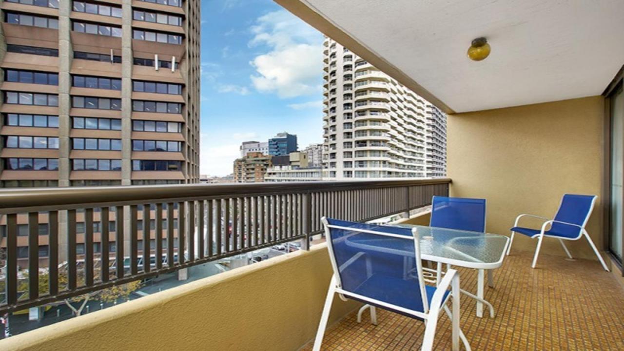Studio With Balcony At College St Sydney Kültér fotó
